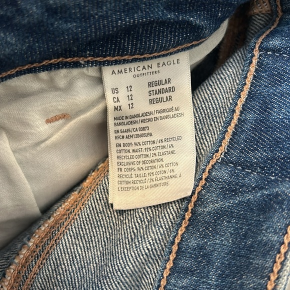 Dark was ripped American Eagle mom jeans size 12 - Picture 5 of 6
